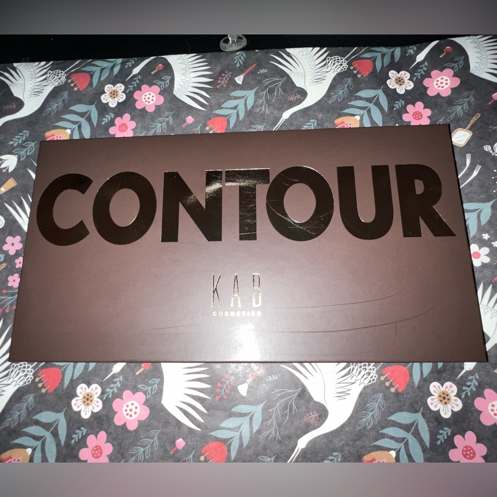 KAB Cosmetics Contour Palette with Set of F.A.R.A.H brushes